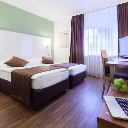 Hotel Mondial Langenfeld  Extérieur photo