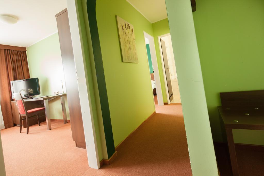 Hotel Mondial Langenfeld  Extérieur photo