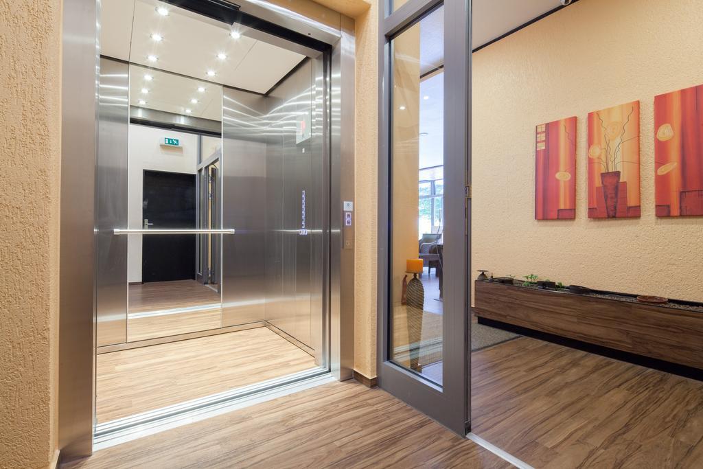 Hotel Mondial Langenfeld  Extérieur photo